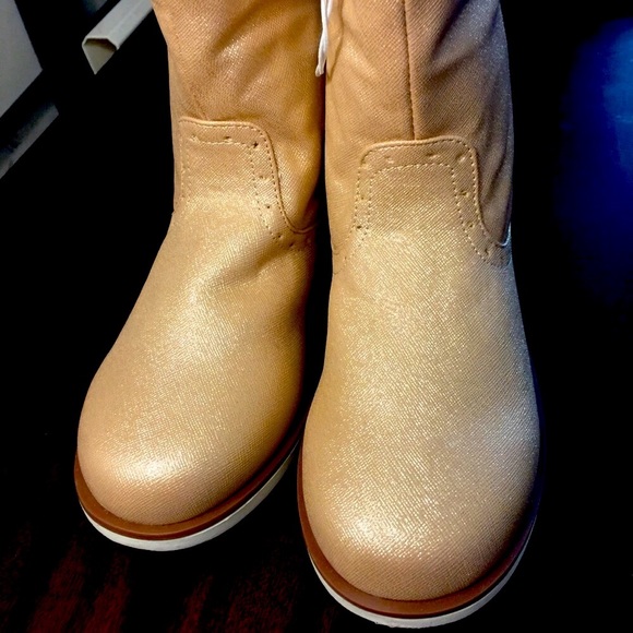 Children's Place Winter Boots & Fashion Gold Glistening Fleece lined NWT sz 2 - Picture 5 of 16